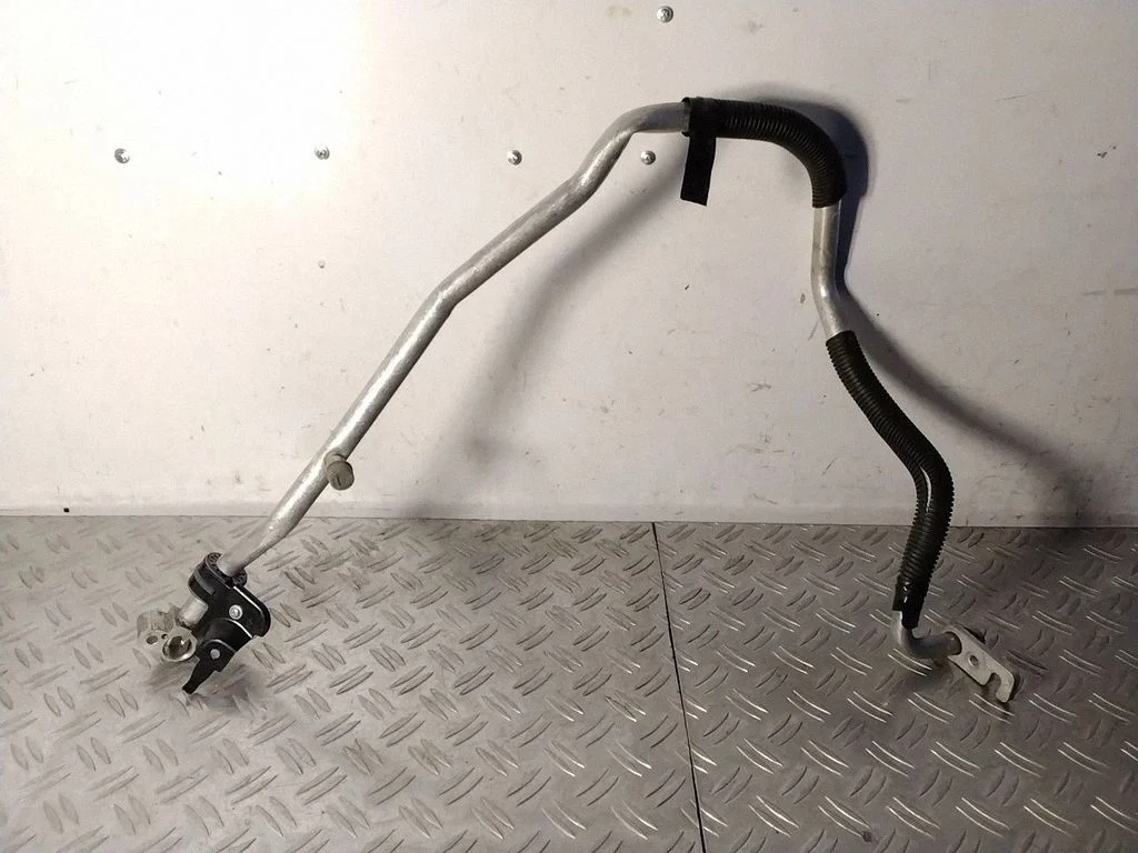 Air conditioning (A/C) pipe/hose