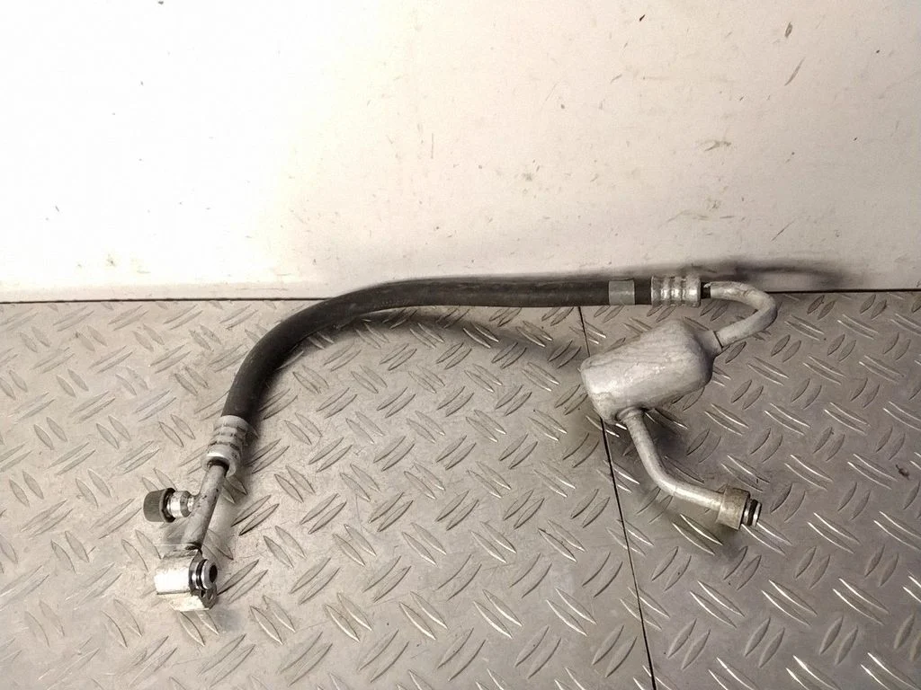 Air conditioning (A/C) pipe/hose