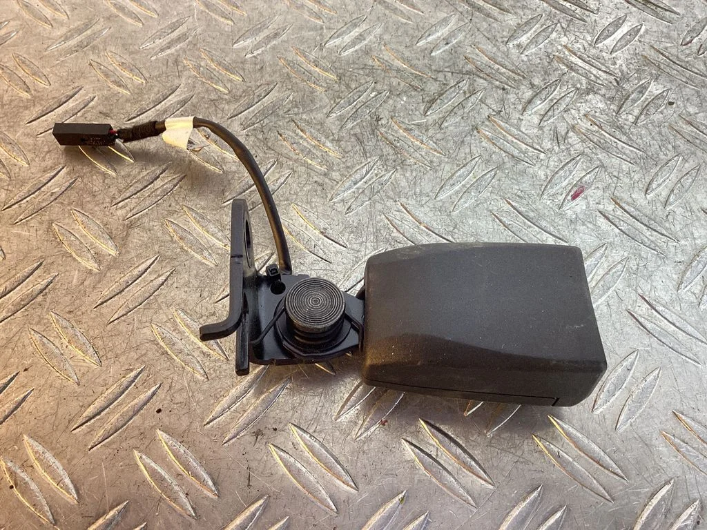Rear seatbelt buckle – Porsche Macan (95B) (2019-)