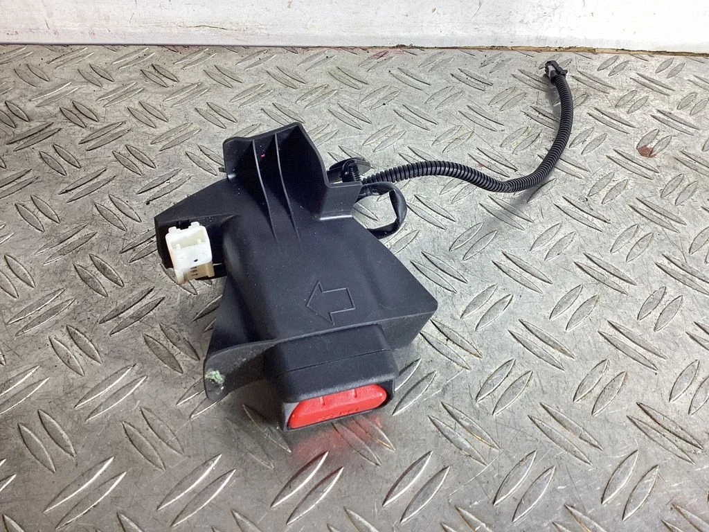 Rear seatbelt buckle – Lexus NX (2021-)