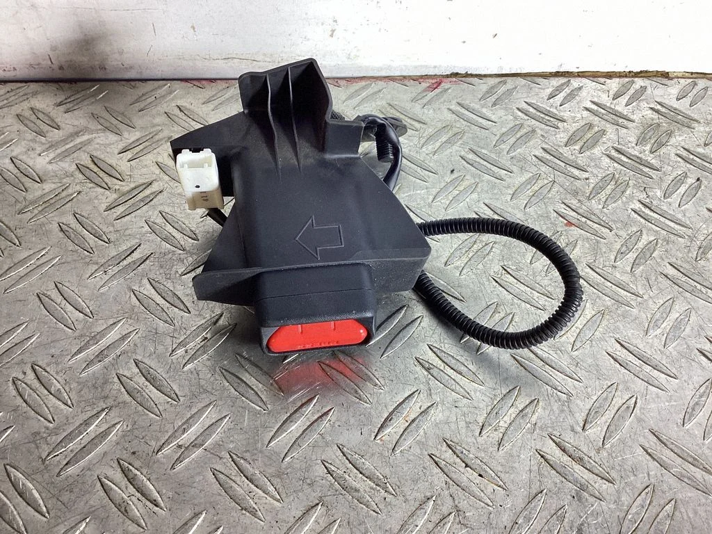 Rear seatbelt buckle – Lexus NX (2021-)