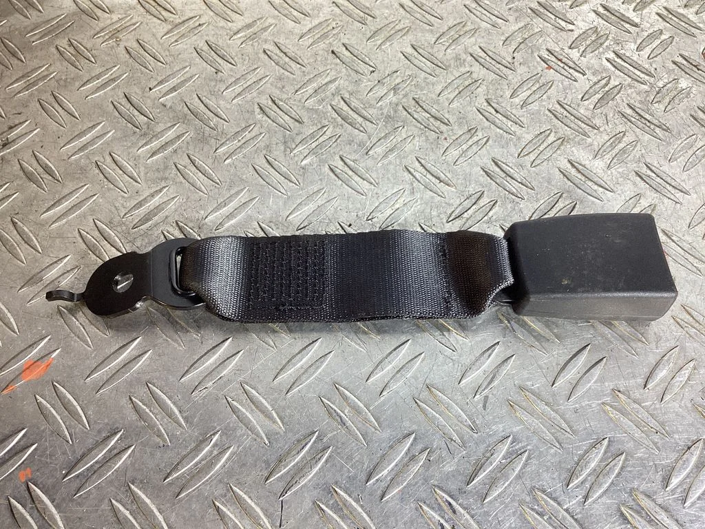 Rear seatbelt buckle – BMW 6 Series F06 Gran coupe (2012-2018)