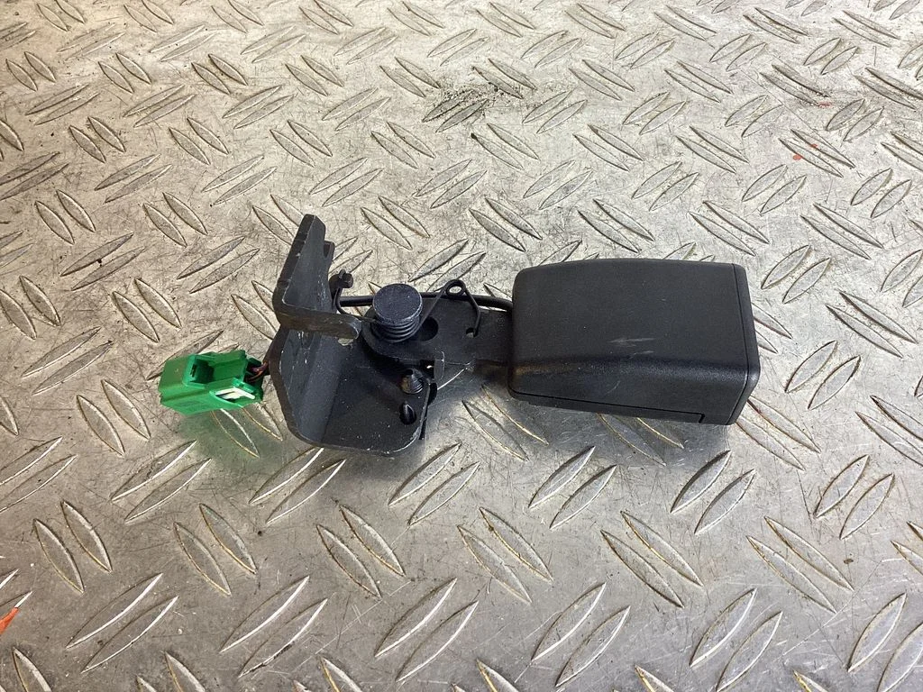 Rear seatbelt buckle – Volvo S90, V90 (2016-)