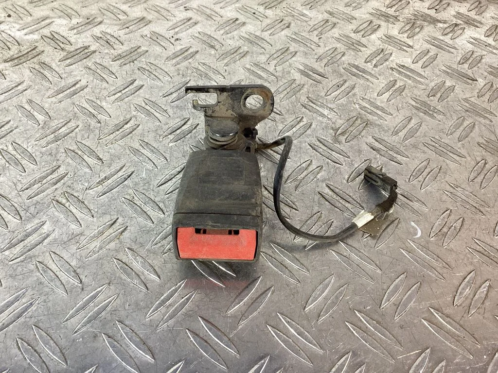 Rear seatbelt buckle – Porsche Macan (95B) (2019-)
