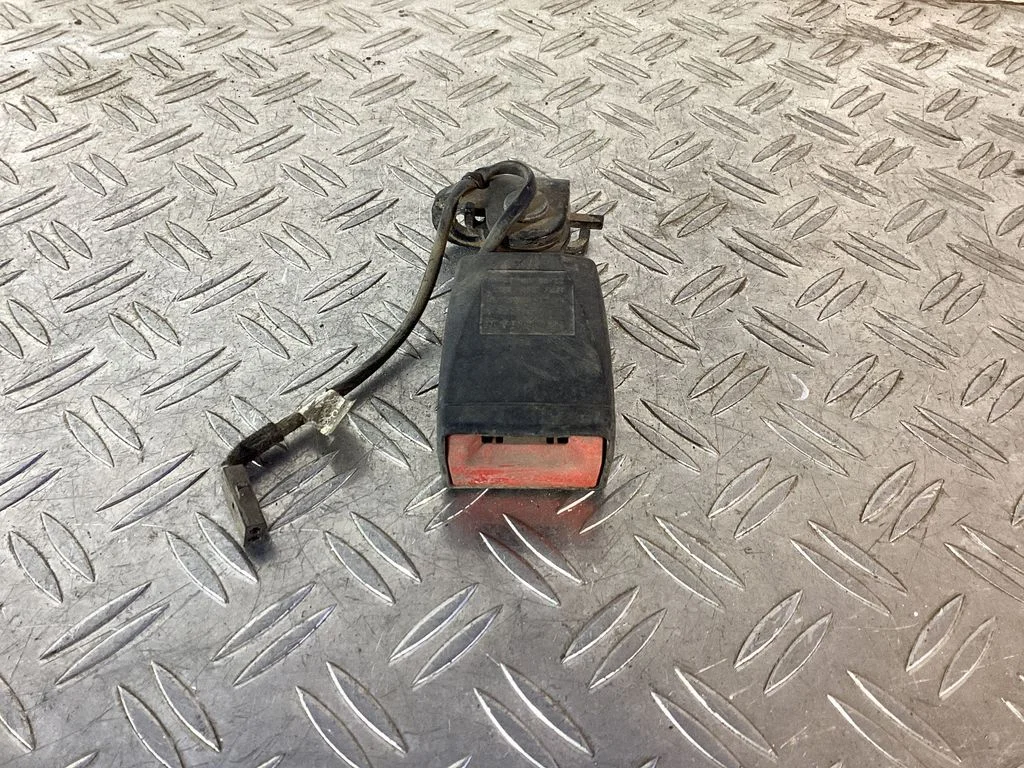 Rear seatbelt buckle – Porsche Macan (95B) (2019-)