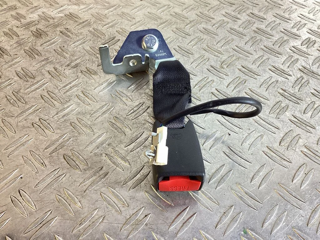 Rear seatbelt buckle – Nissan Qashqai (2014-2016)