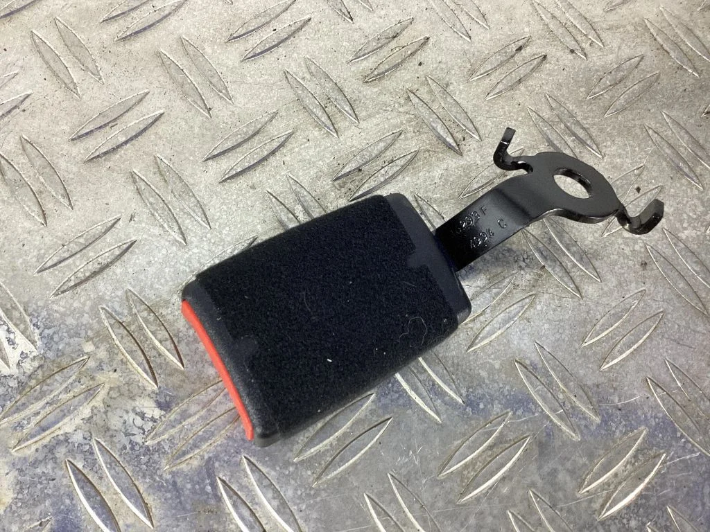 Rear seatbelt buckle – Porsche 911 997 (2004-2013)