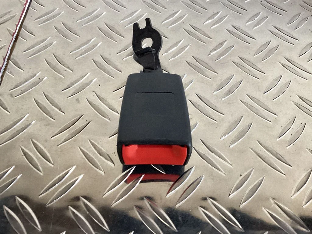 Rear seatbelt buckle – Porsche 911 997 (2004-2013)