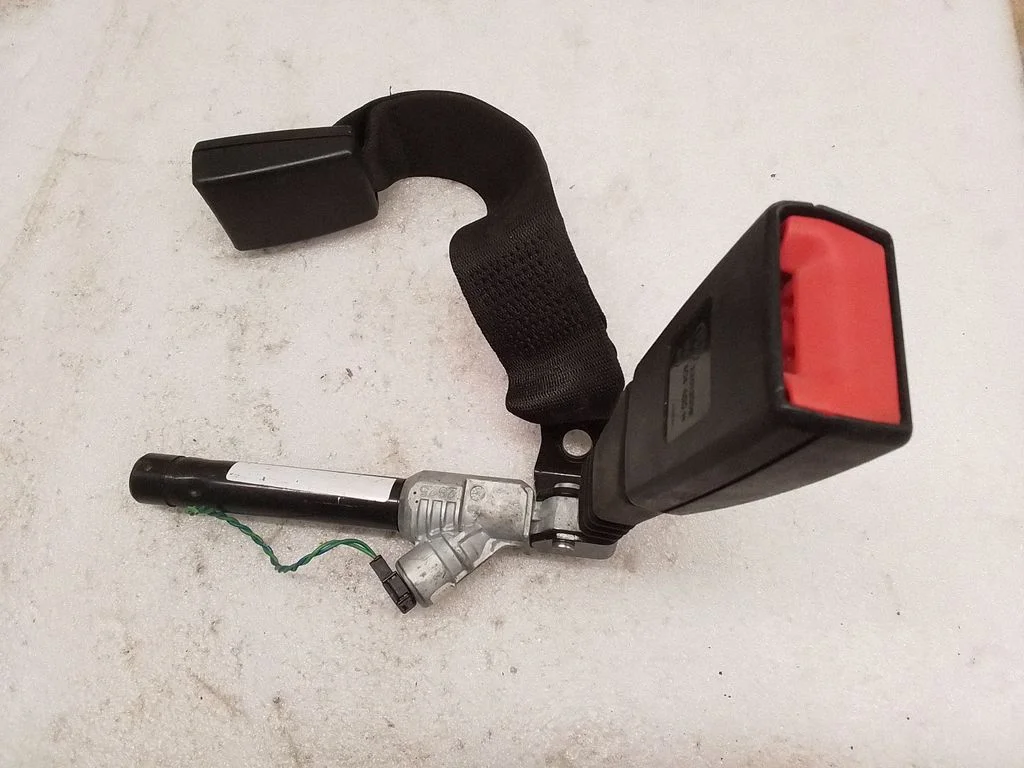Rear seatbelt buckle – BMW 3 Series E90 E91 (2005-2012)