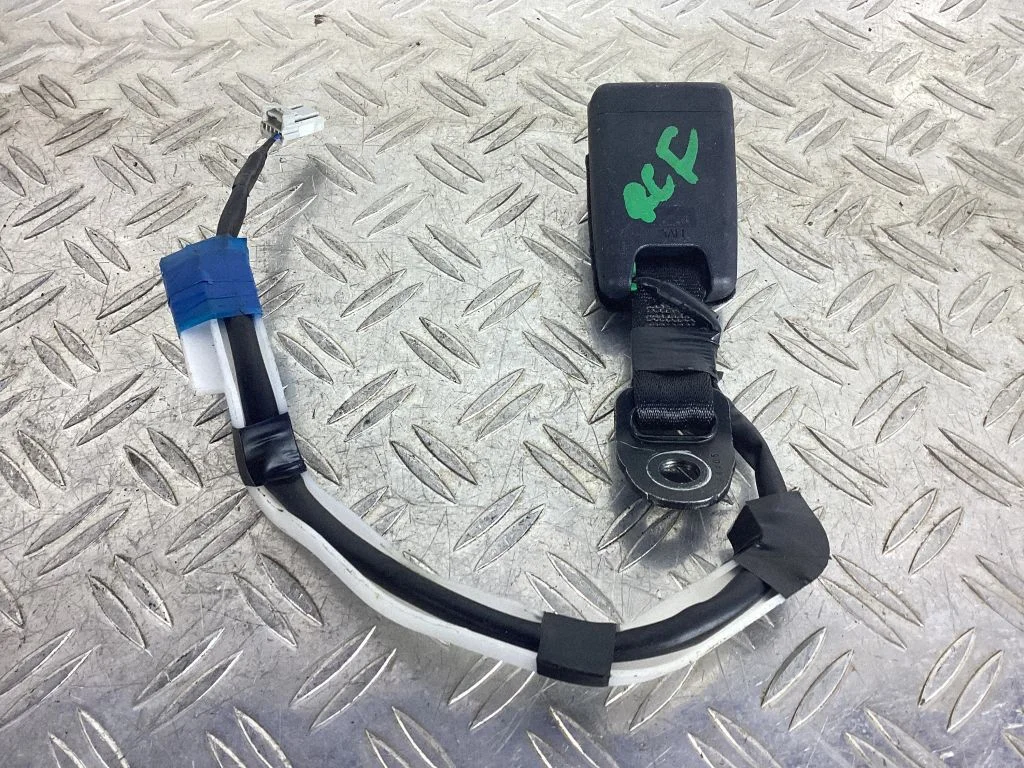 Rear seatbelt buckle – Lexus RC (2014-)