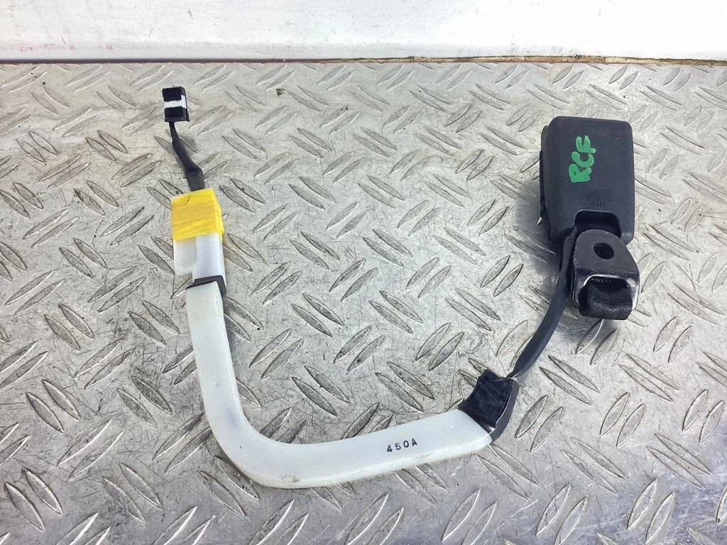 Rear seatbelt buckle – Lexus RC (2014-)