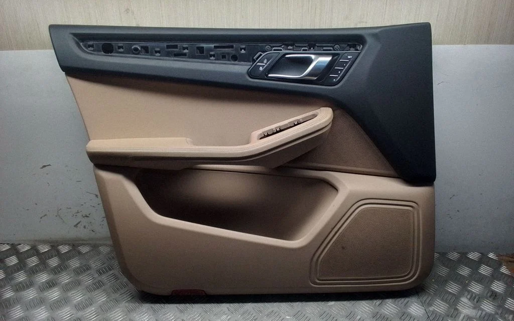 Eesmiste uste sisevooder – Porsche Macan (95B) (2019-)