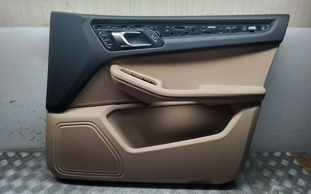 Eesmiste uste sisevooder – Porsche Macan (95B) (2019-)