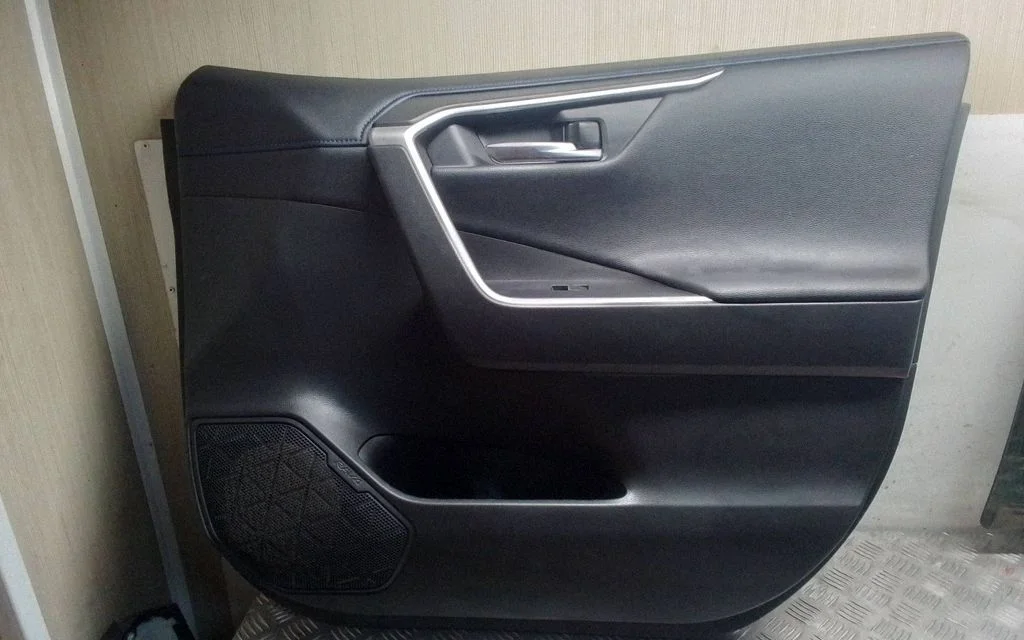 Eesmiste uste sisevooder – Toyota RAV 4 (XA50) (2018-)