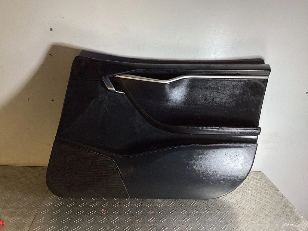 Eesmiste uste sisevooder – Tesla Model S (2012-)