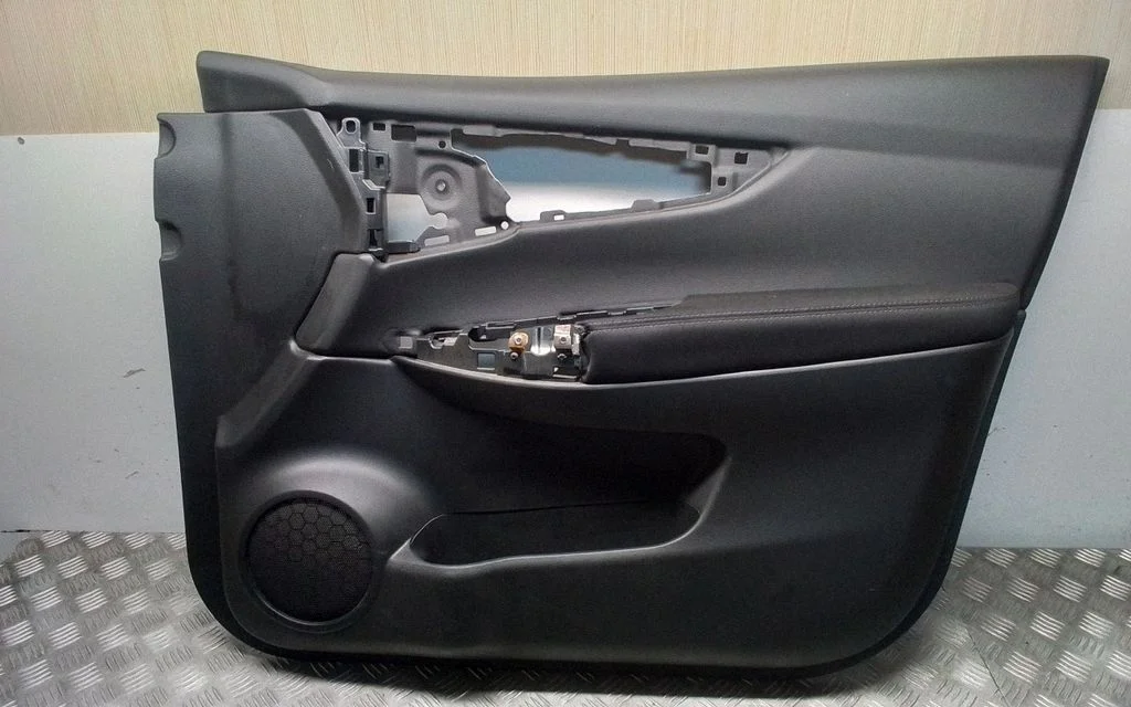 Eesmiste uste sisevooder – Nissan Qashqai (2014-2016)