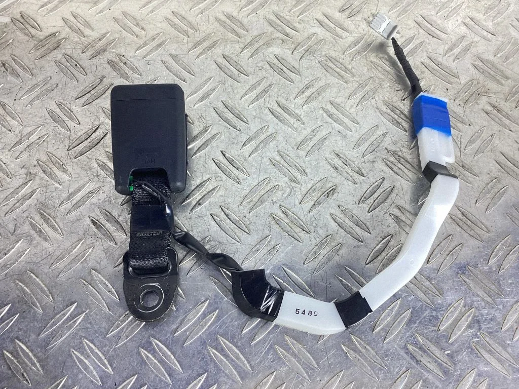 Rear seatbelt buckle – Lexus RC (2014-)