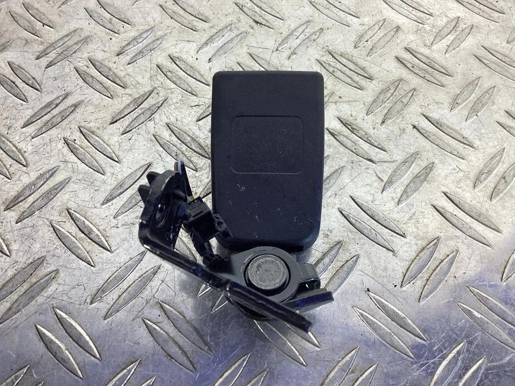 Rear seatbelt buckle – Mercedes-Benz GLC-Class C253 (2016-)