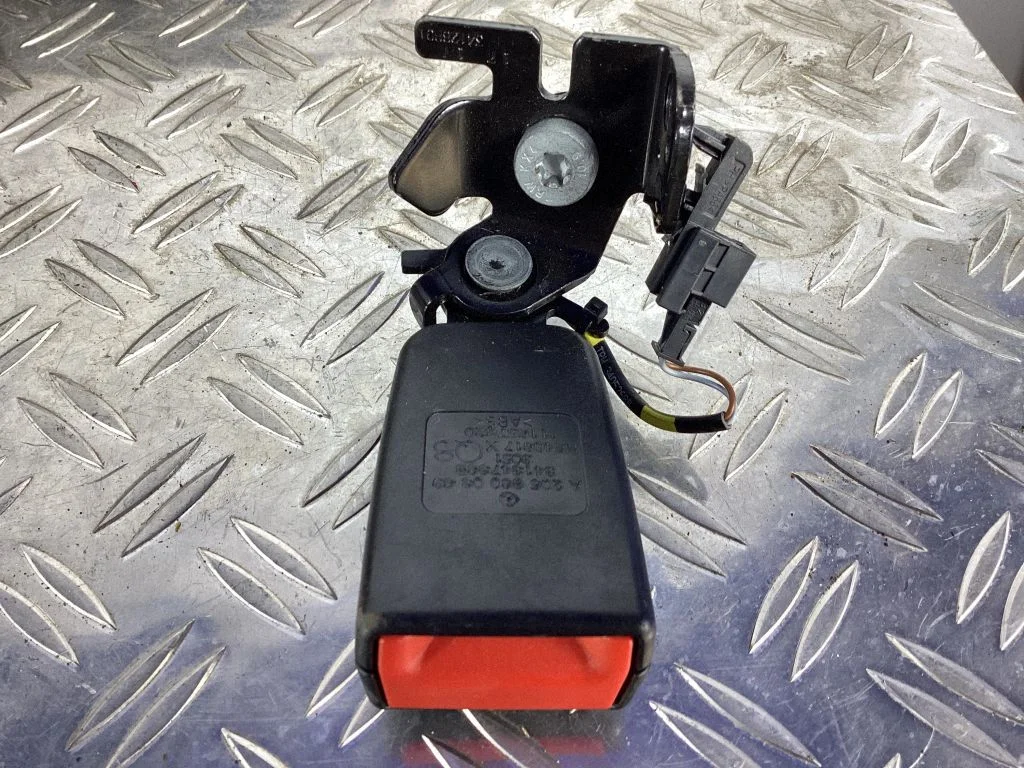Rear seatbelt buckle – Mercedes-Benz GLC-Class C253 (2016-)