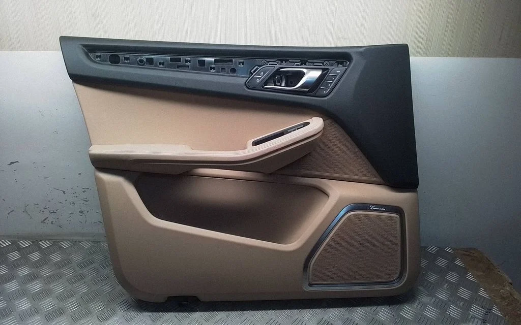 Eesmiste uste sisevooder – Porsche Macan (95B) (2019-)