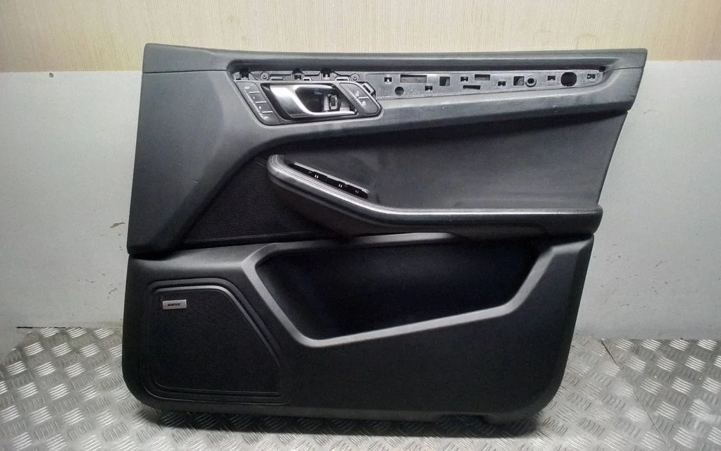 Eesmiste uste sisevooder – Porsche Macan (95B) (2019-)