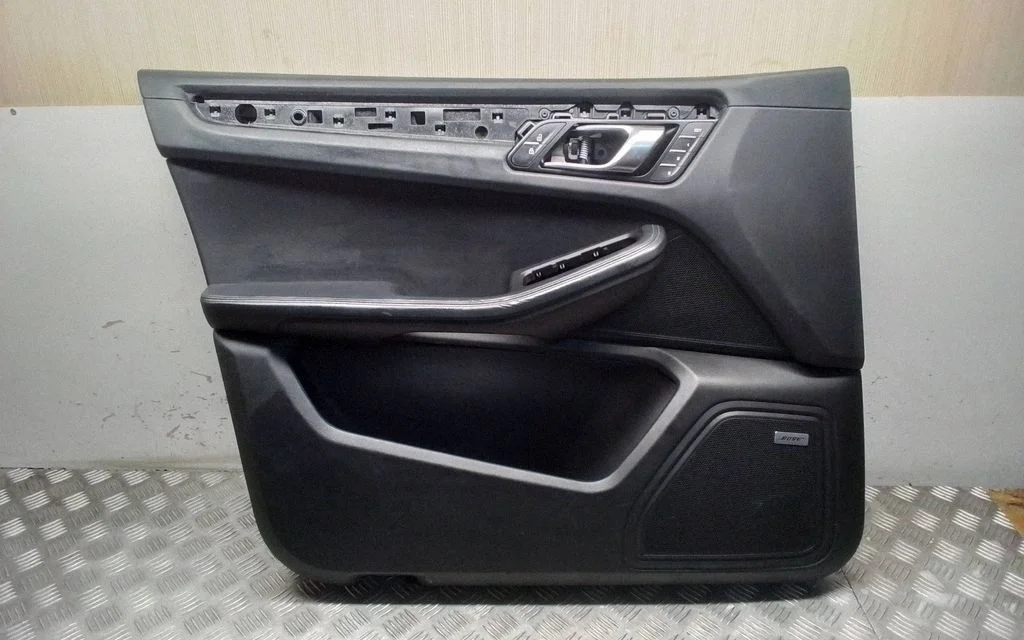 Eesmiste uste sisevooder – Porsche Macan (95B) (2019-)