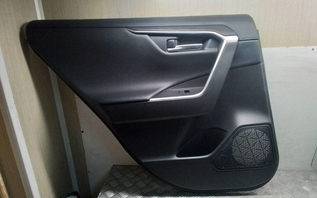 Eesmiste uste sisevooder – Toyota RAV 4 (XA50) (2018-)