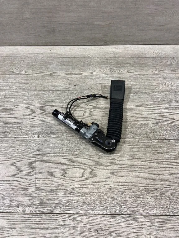 Front seatbelt buckle – BMW 7 Series F01 F02 F03 F04 (2008-2016)