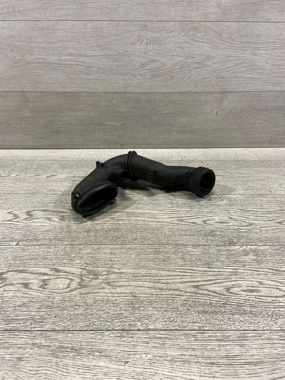 Turbo air intake inlet pipe/hose – BMW 5 Series E60 E61 (2004-2010)