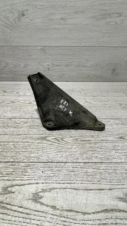 Engine mounting bracket – BMW X3 E83 (2003-2010)