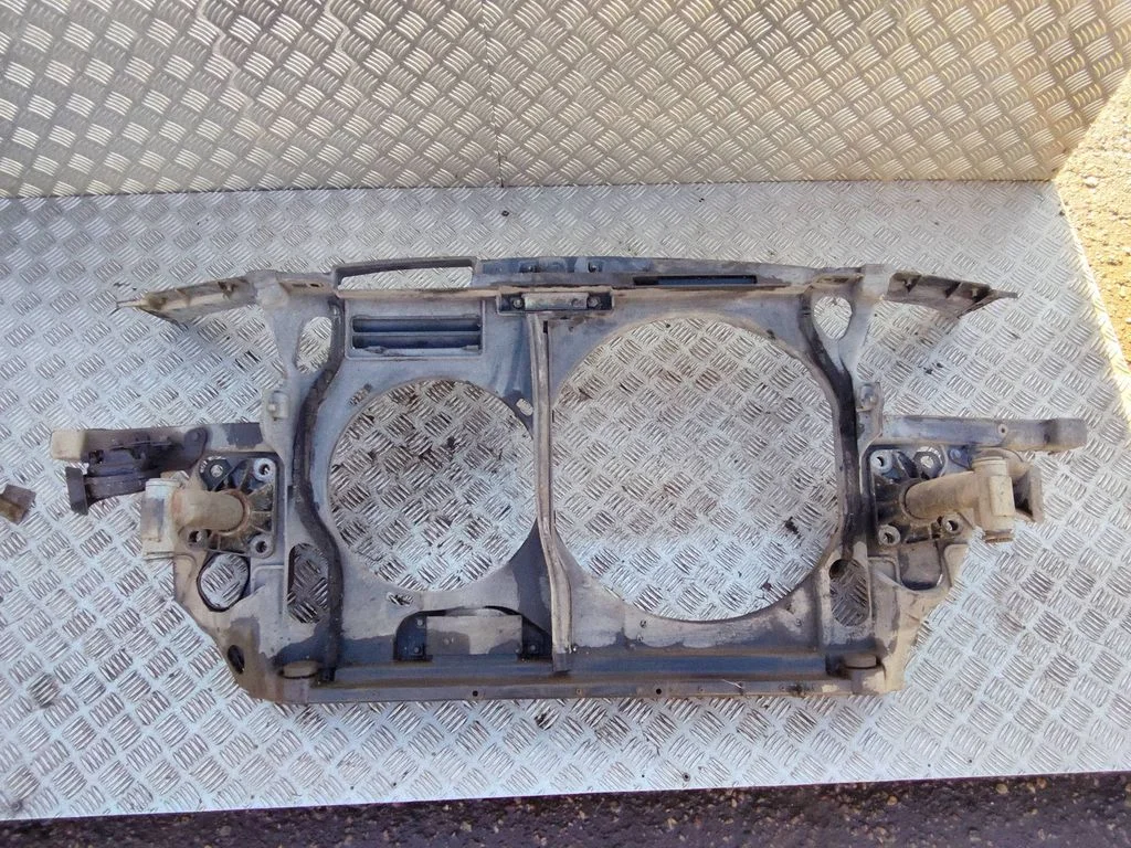 Radiaatori tugipaneel – Audi A6 Allroad C5 (1999-2005)