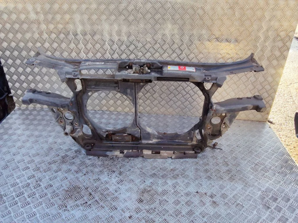 Radiaatori tugipaneel – Audi A6 S6 C5 4B (1997-2005)