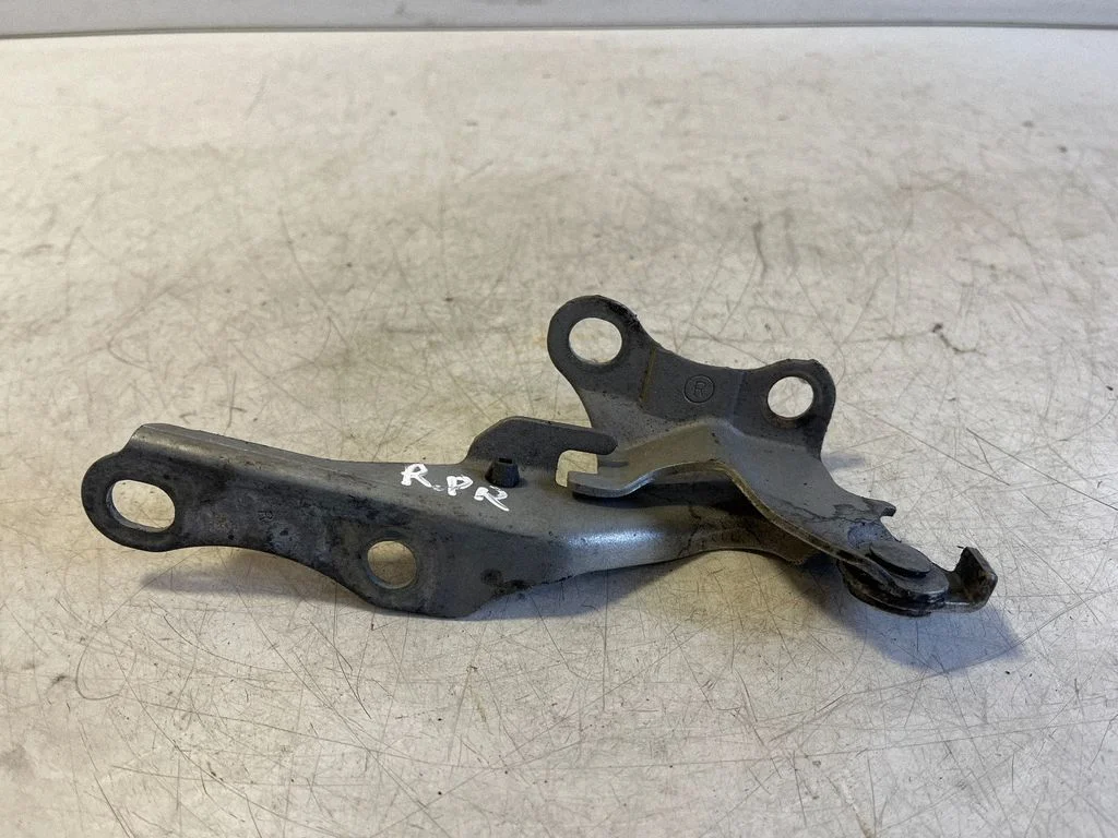 Mootorikapoti hinged – Toyota Avensis T250 (2006-2009)
