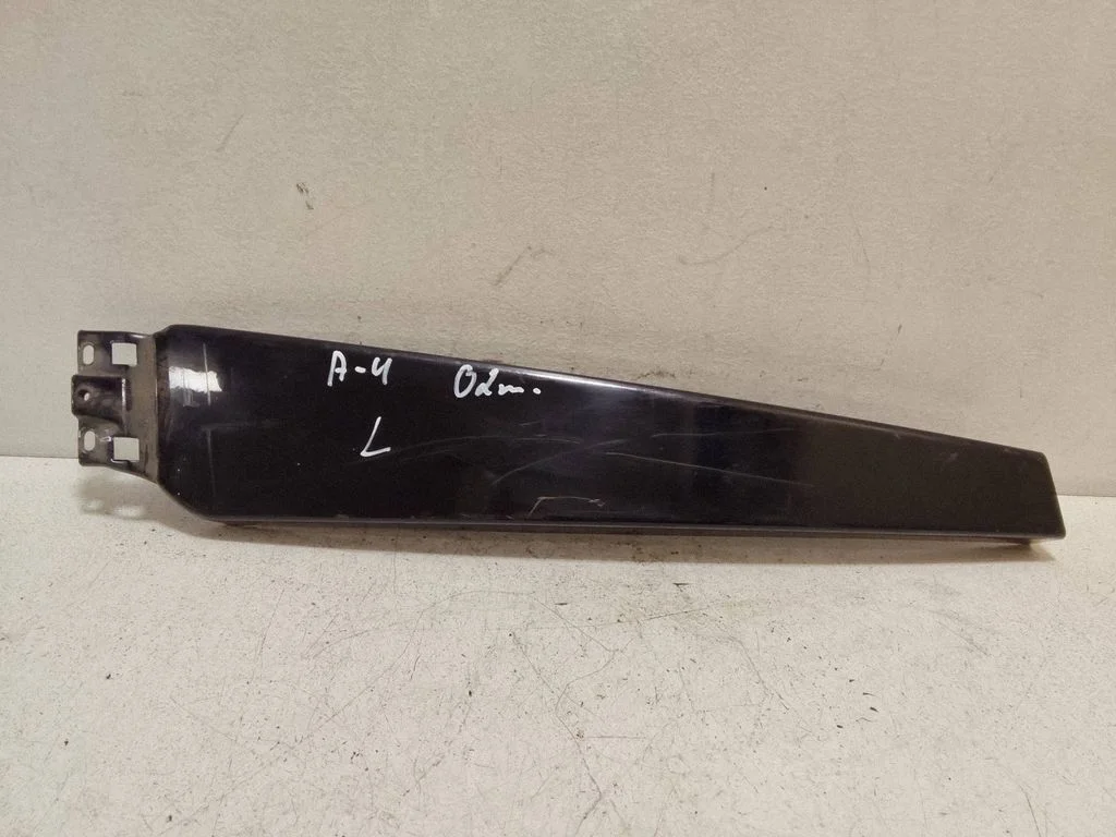 (B) piilari kate (välimine) – Audi A4 S4 B6 8E 8H (2001-2005)