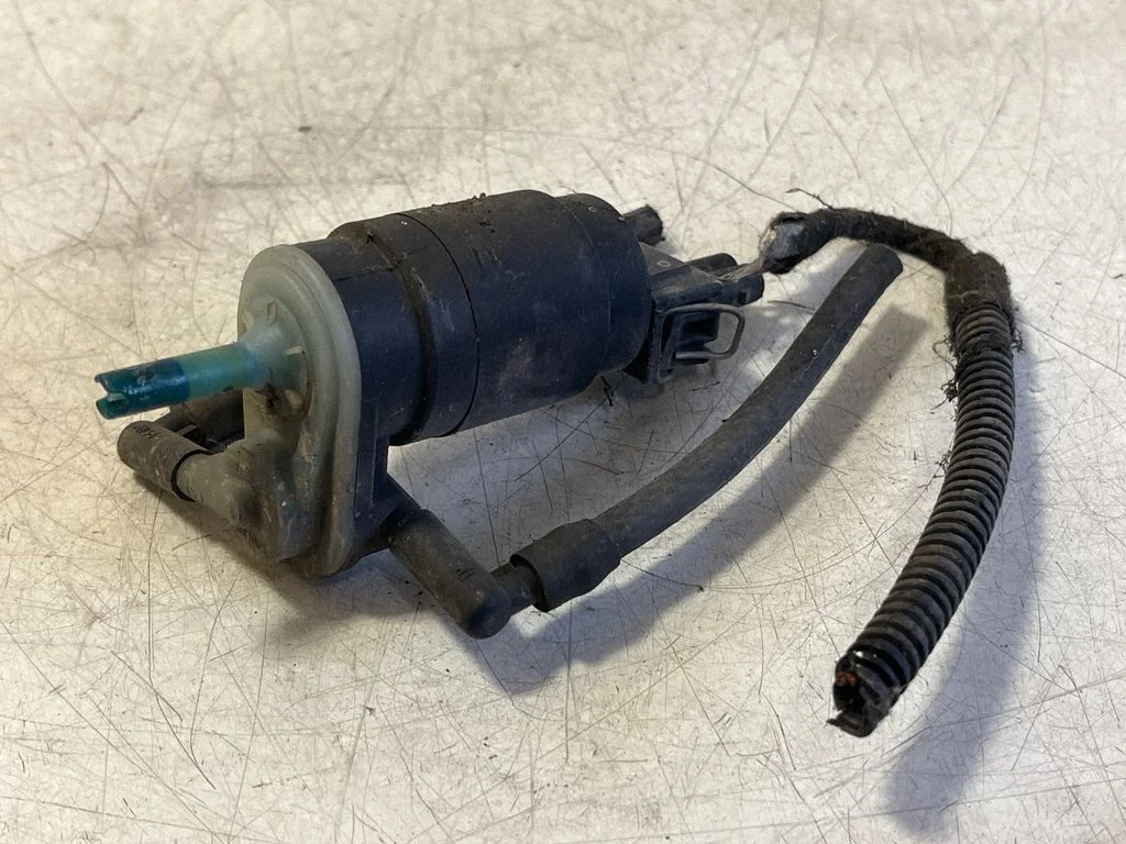 Windscreen/windshield washer pump – Opel Vectra C (2002-2005)