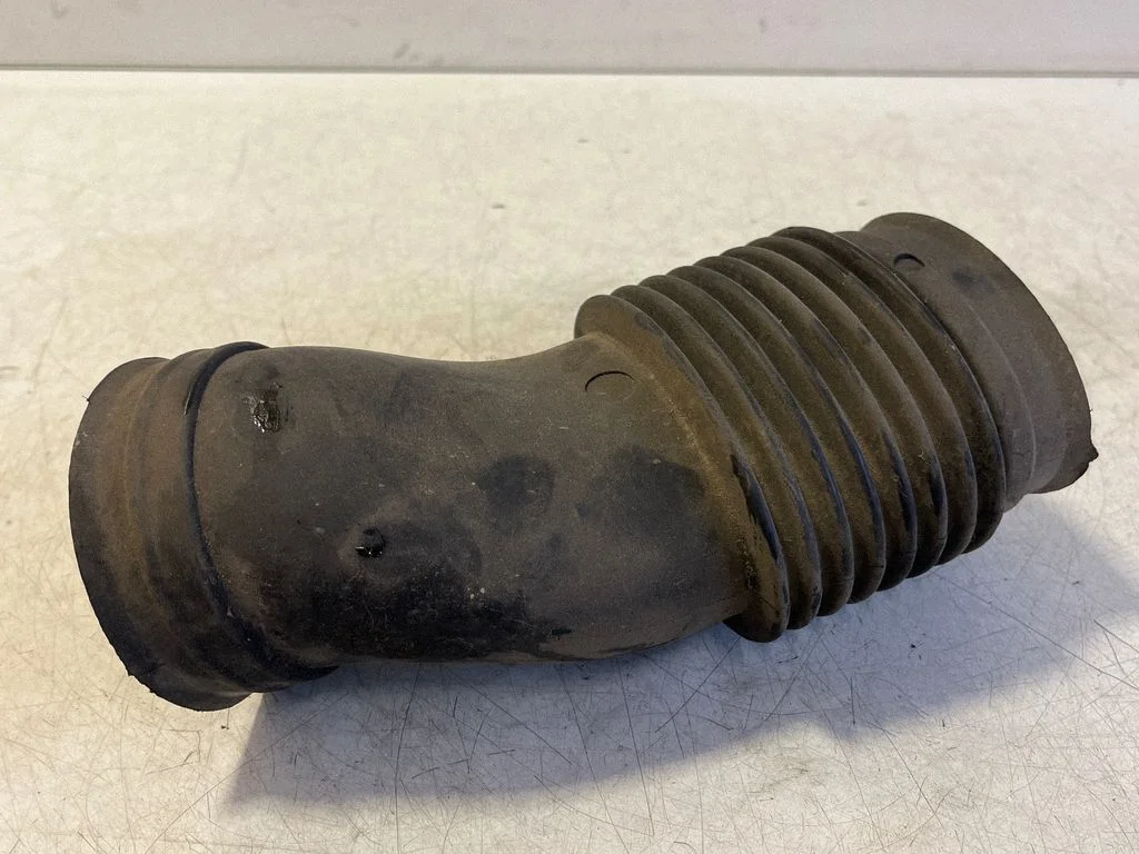 Air intake duct part – Opel Vectra C (2002-2005)