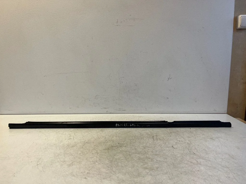 Rear door glass trim molding – Mitsubishi Pajero Sport I (1996-2008)