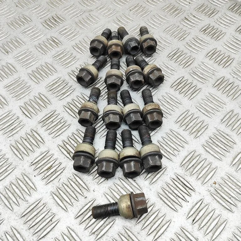 Nuts/bolts WHT006978