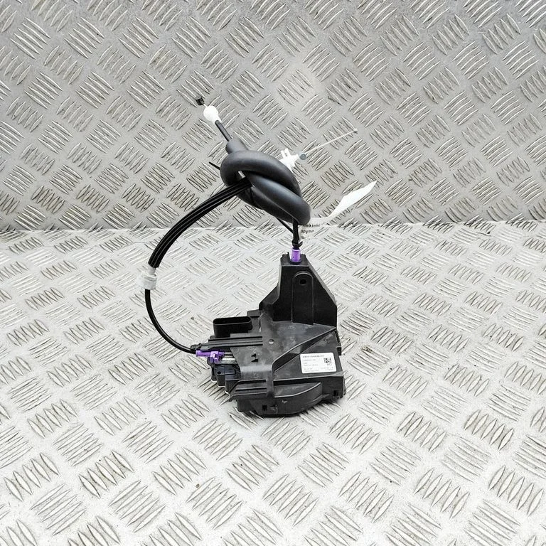 Esiukse lukk K8D2203A28DD