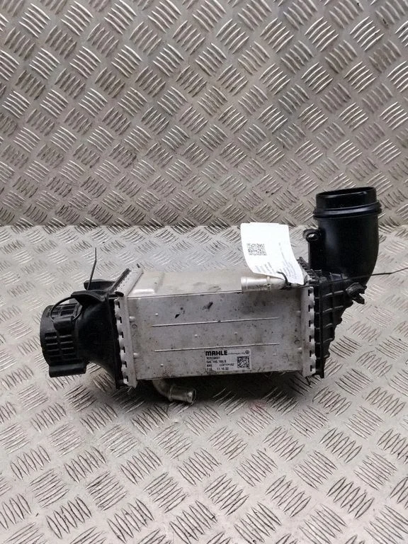Vahejahuti radiaator 04E145785S