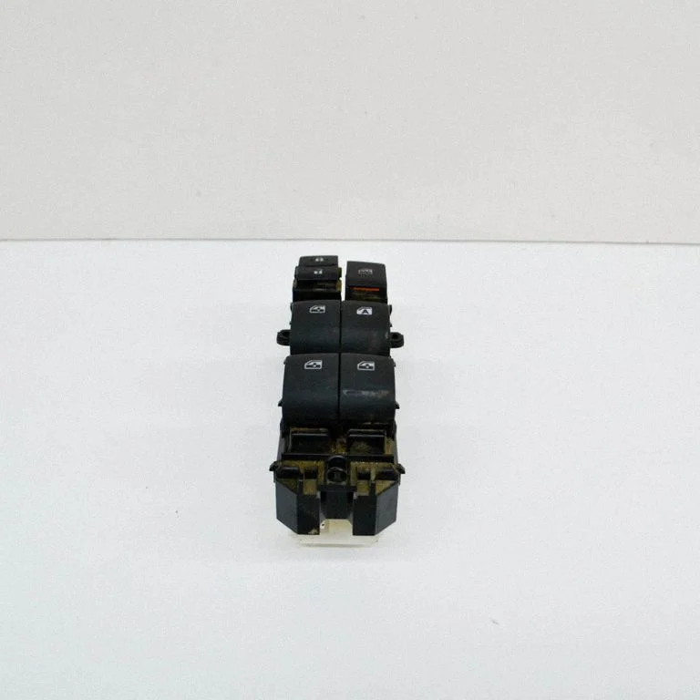 Electric window control switch – Toyota Hilux (AN120, AN130) (2015-2020)