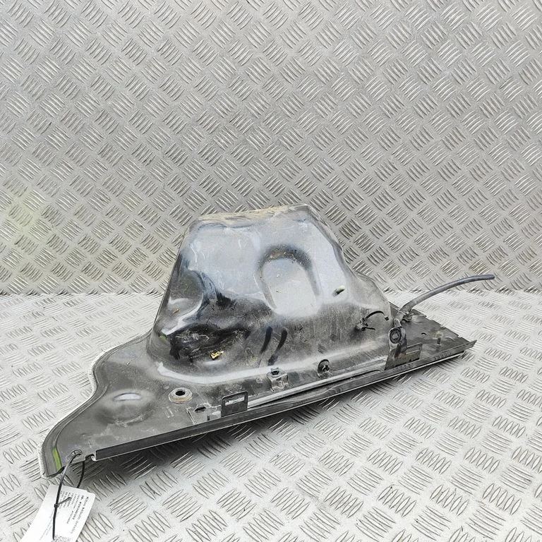 Heat shield in engine bay 95B819523B