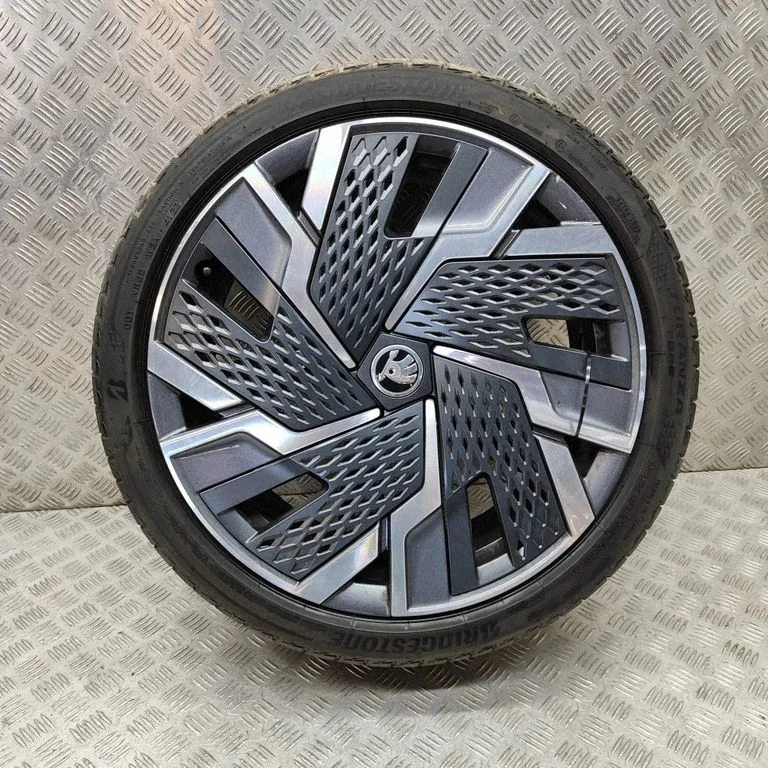 R19 alloy rim 57A601025AF