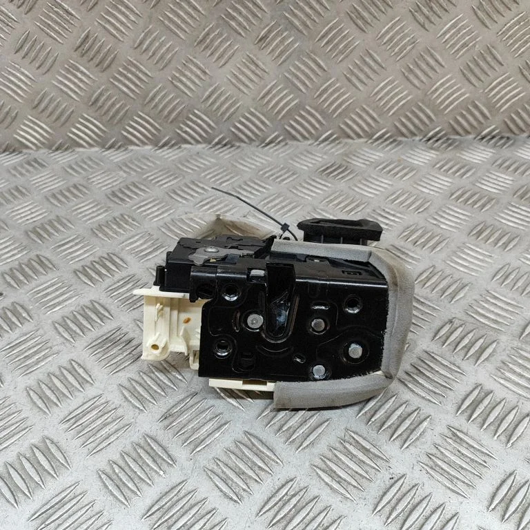 Esiukse lukk 4K1837016M