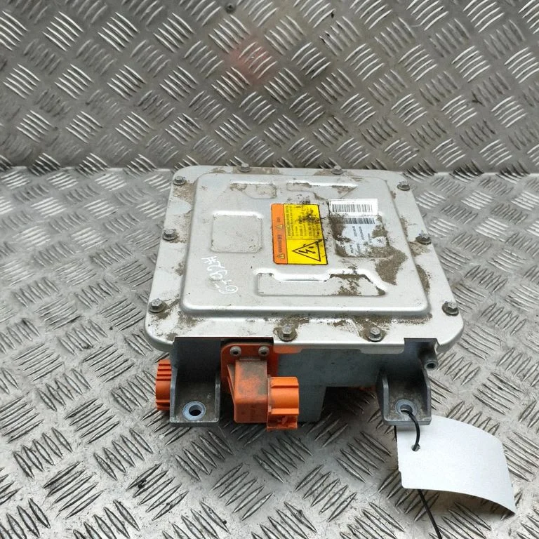 Voltage converter inverter