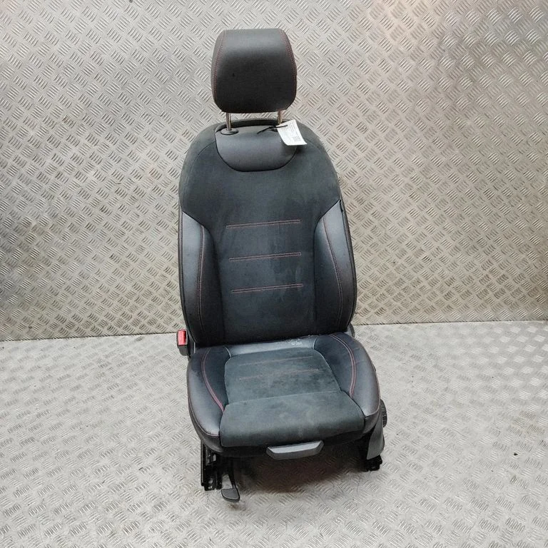 Priekšējais vadītāja sēdeklis A0009103212