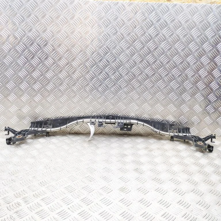 Radiatoru paneļa augšējā daļa A2136201701