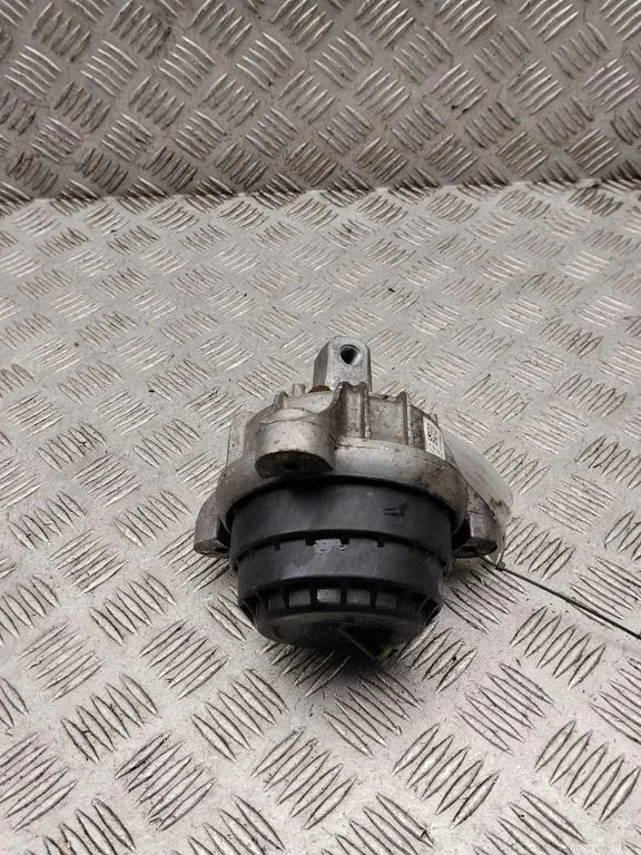 Engine mount bracket 6780264