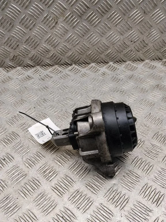 Engine mount bracket 6780263