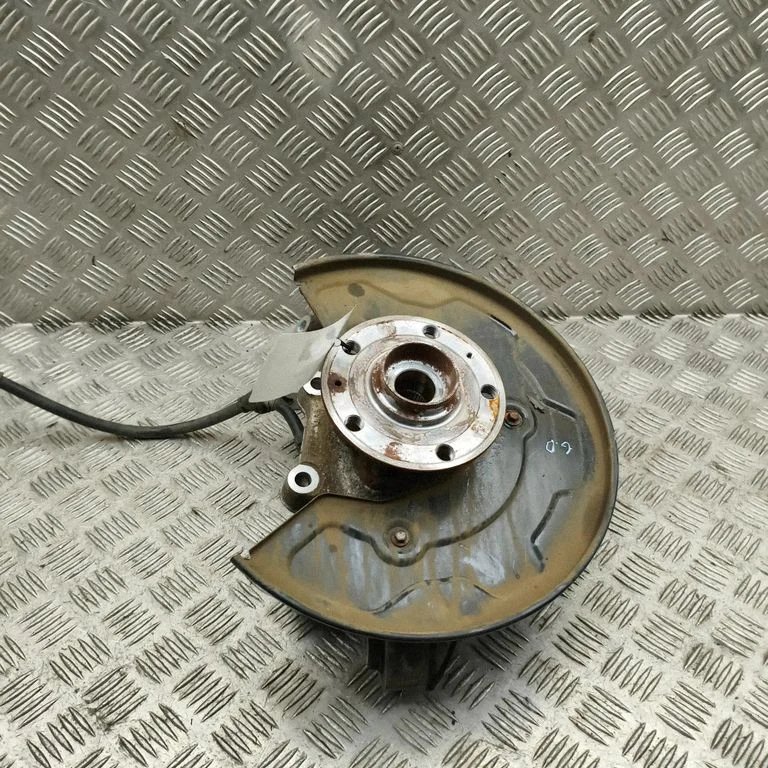 Rear wheel hub